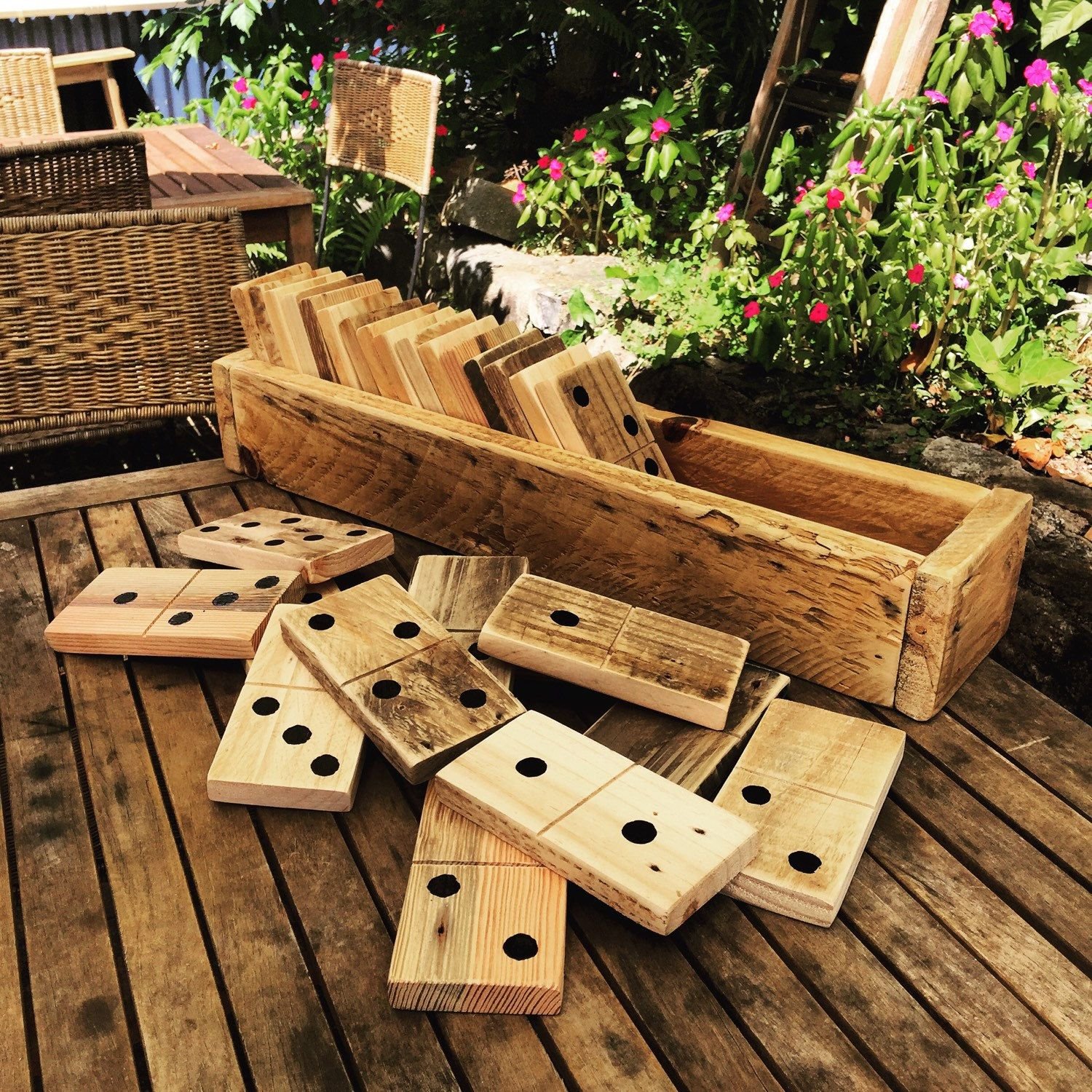 9 идей поделок из дерева для дачи и сада своими руками + фото