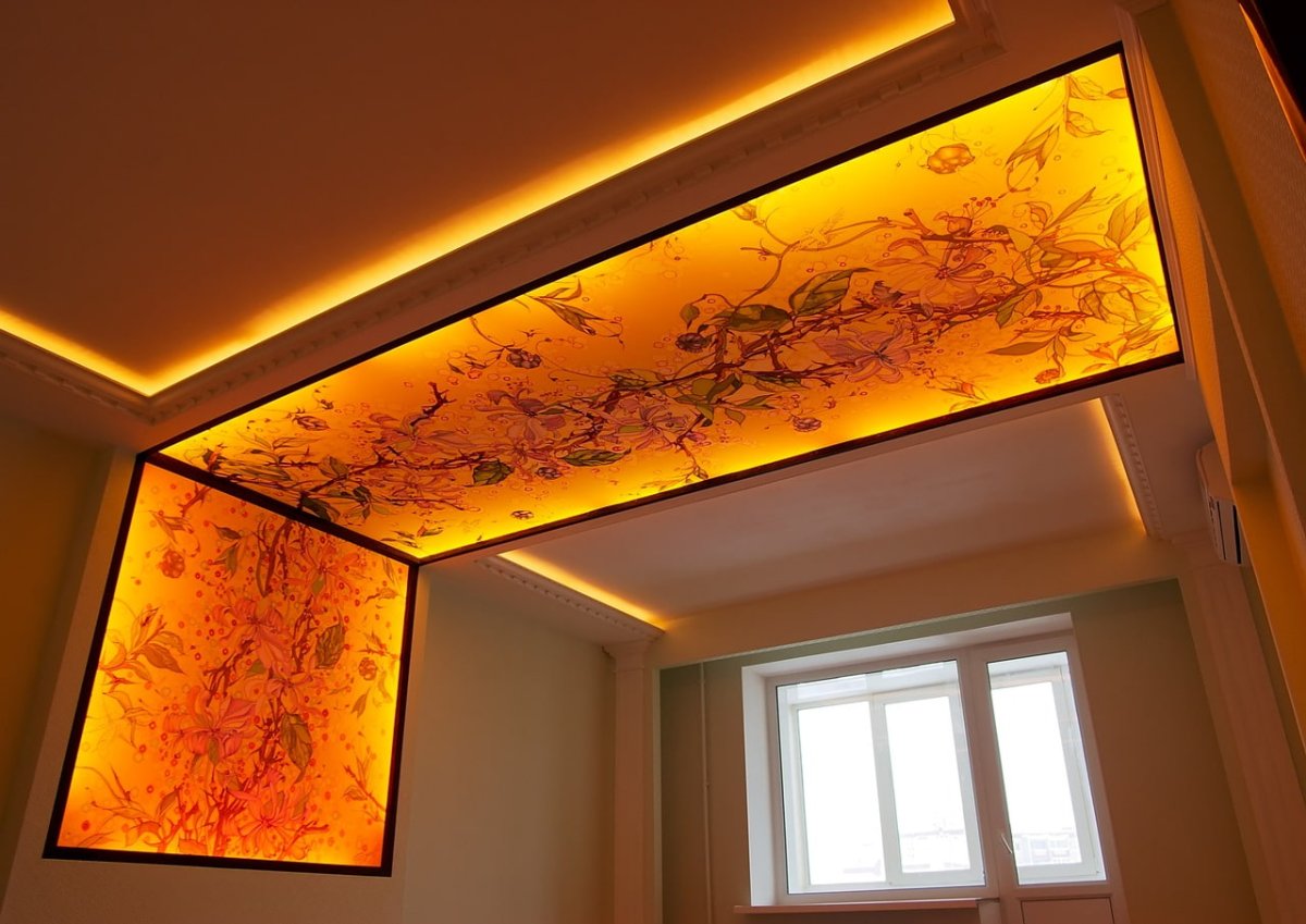 Светящийся натяжной потолок