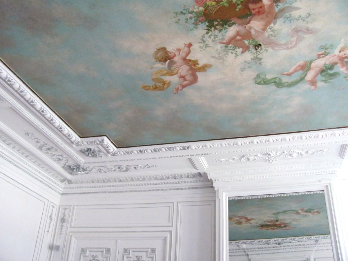 Фреска на потолке в классическом стиле