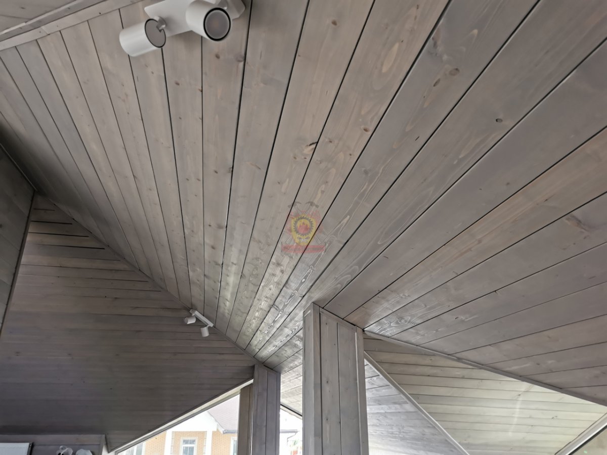 Вагонка штиль 110 на потолке