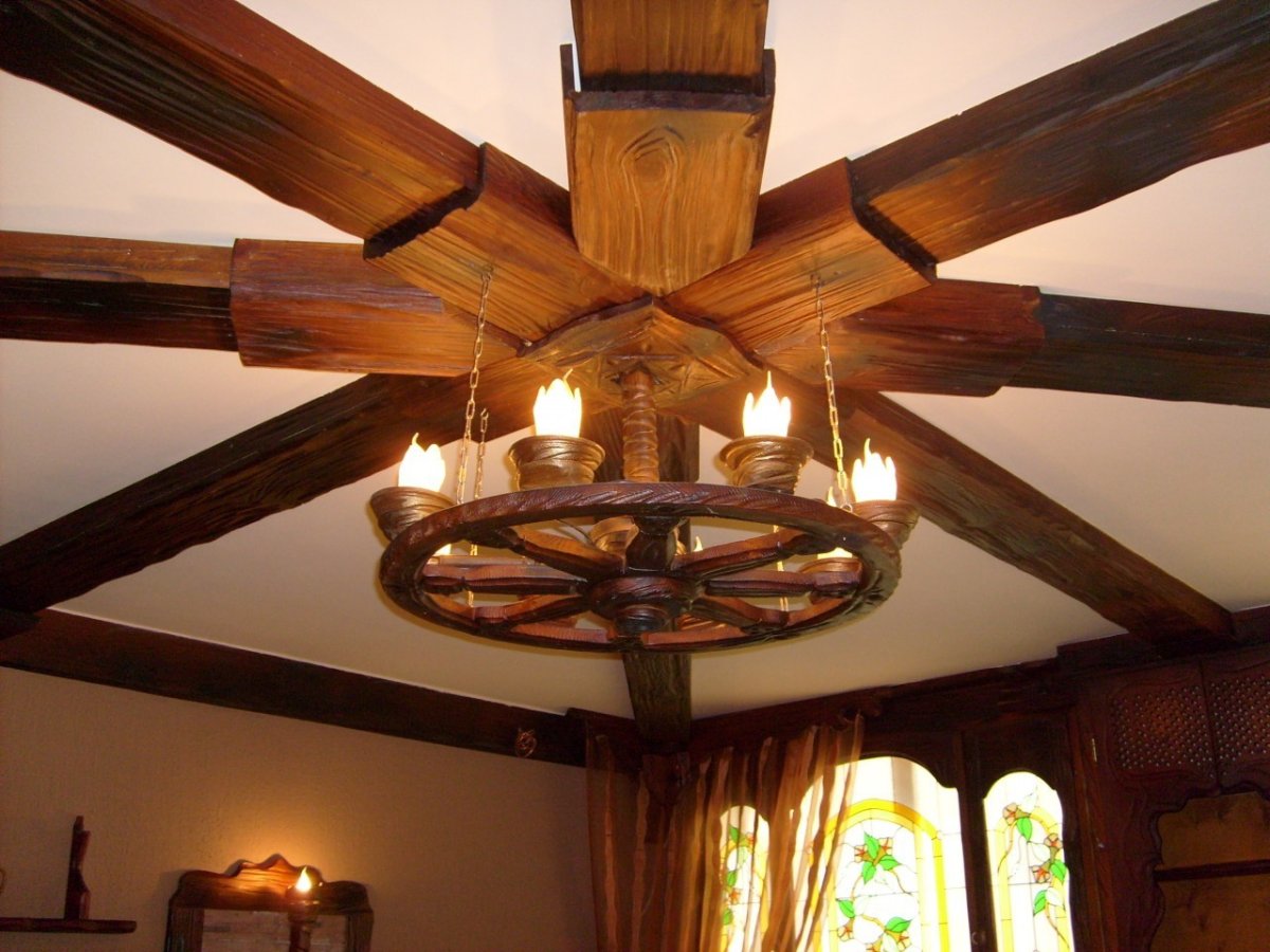 Деревянные люстры под старину