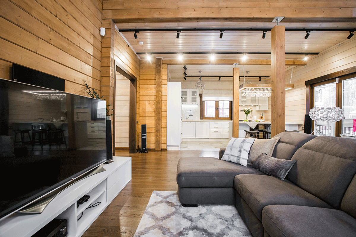 Трековые светильники в деревянном доме