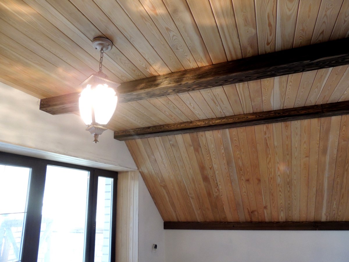 Отделка потолка в сауне