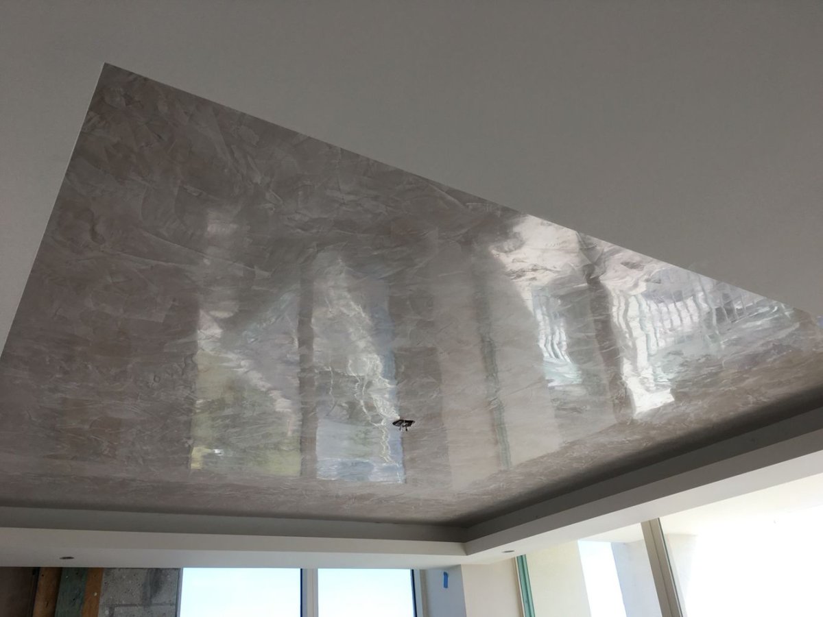 Энтранс Холл