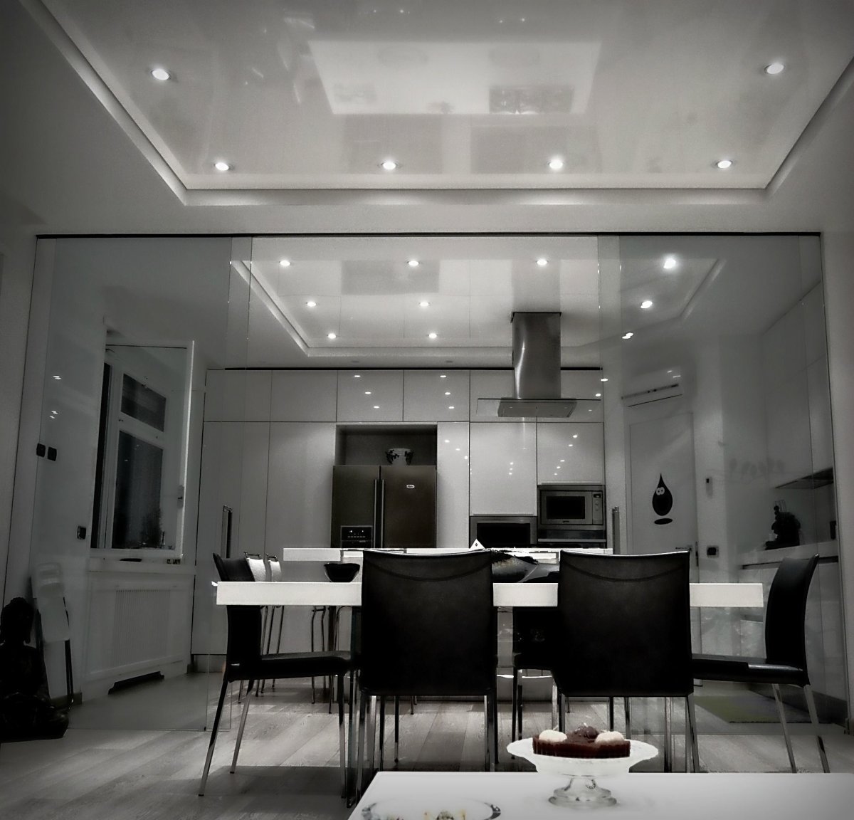 Темный потолок