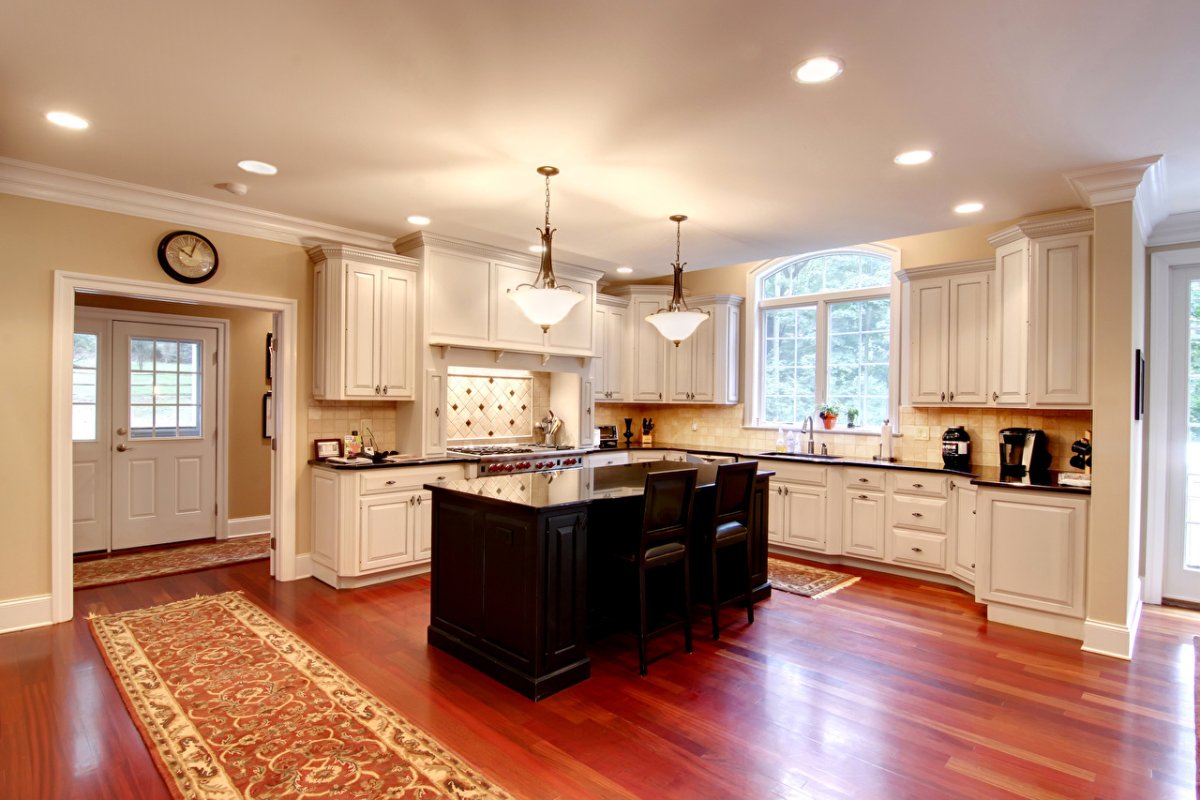 Обои в интерьере кухни