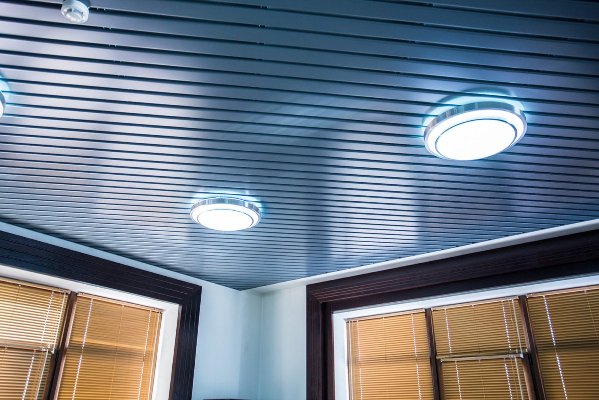 Потолок реечный алюминиевый