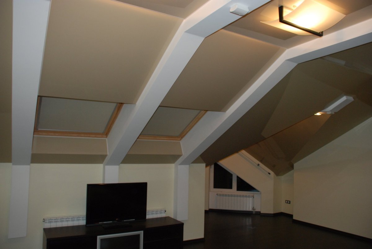 Потолок на мансарде