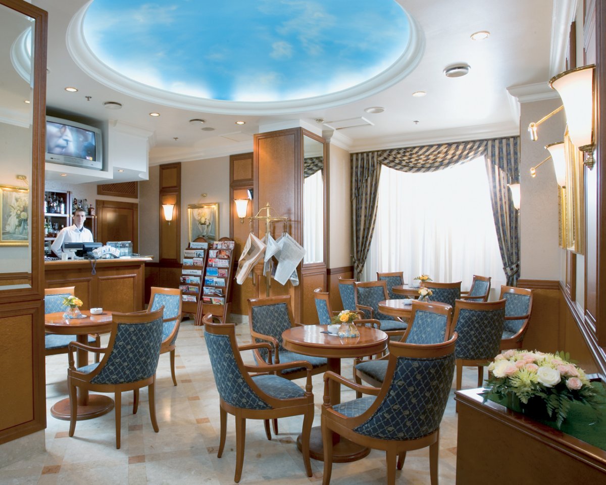 Подвесной потолок в ресторане