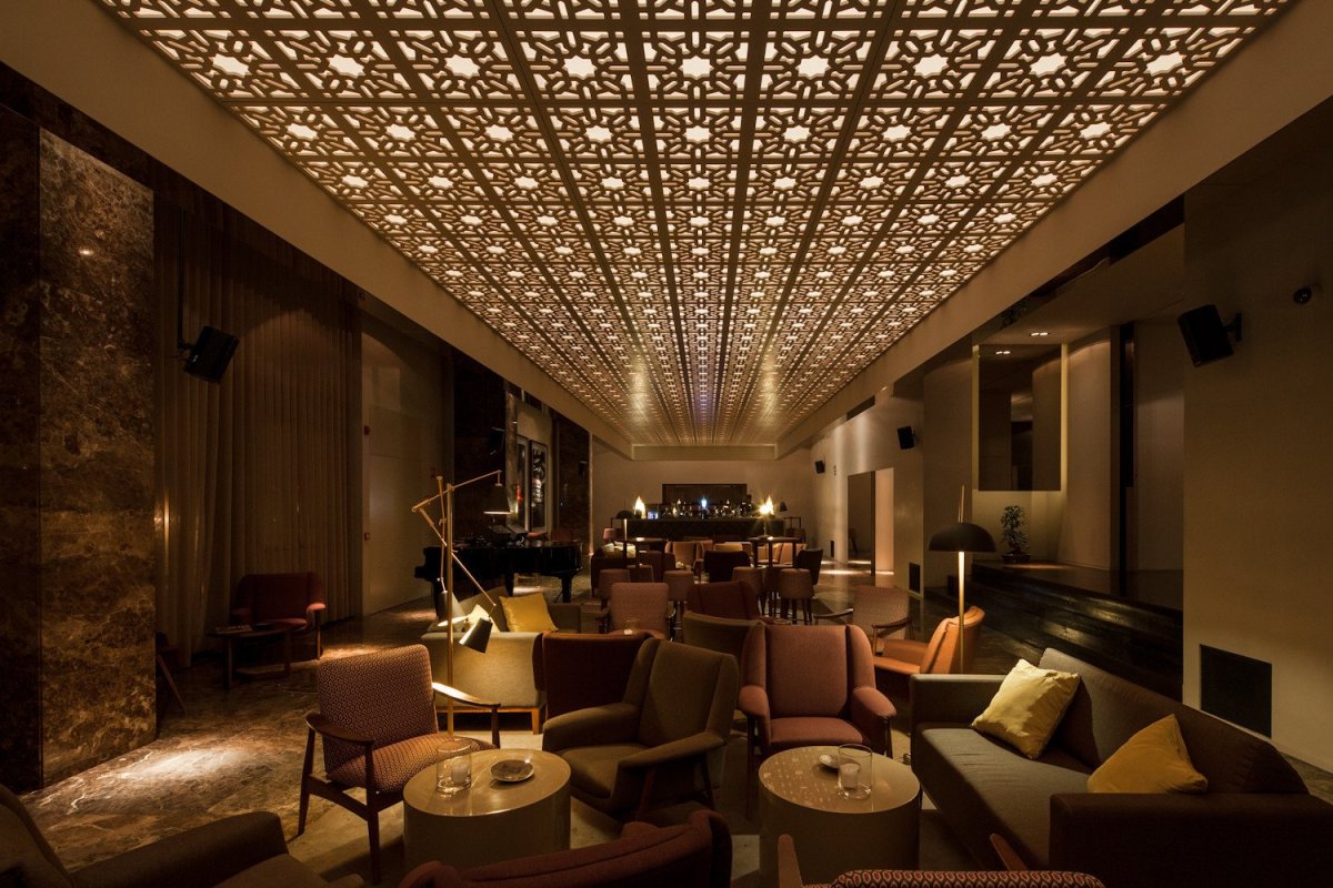 Интерьер зала кафе