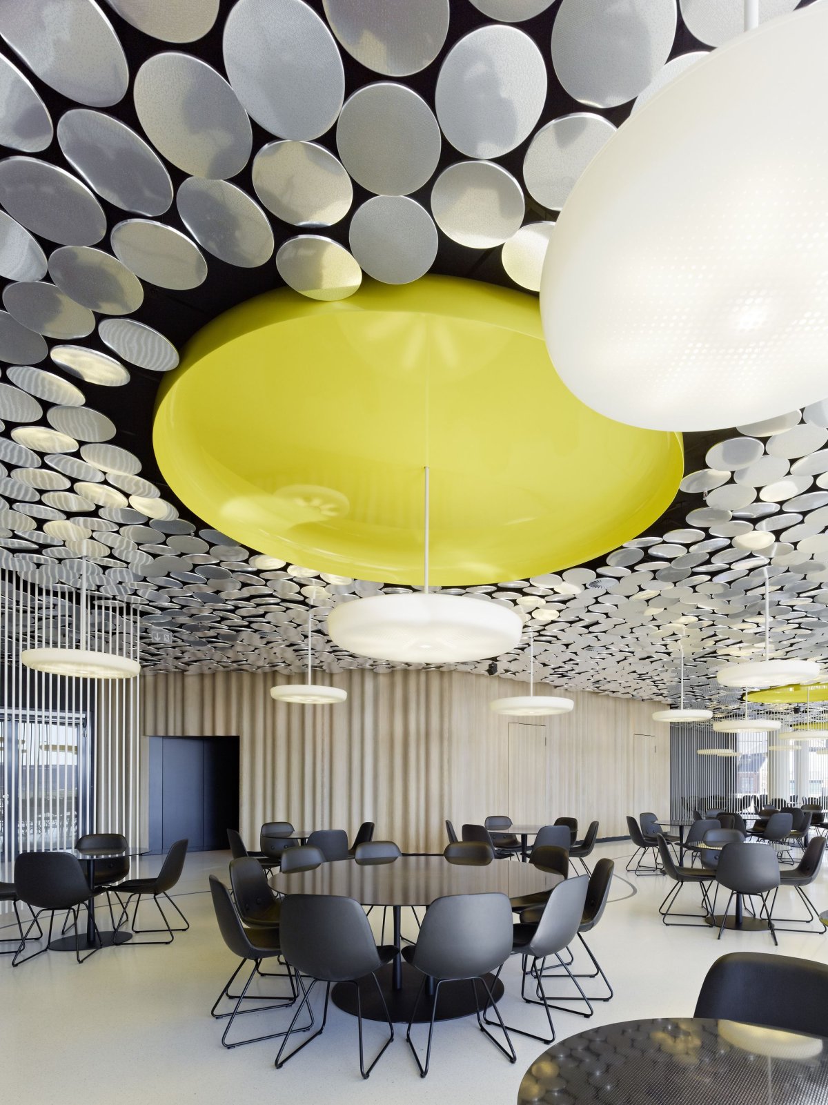 Потолок в кафе и ресторанах