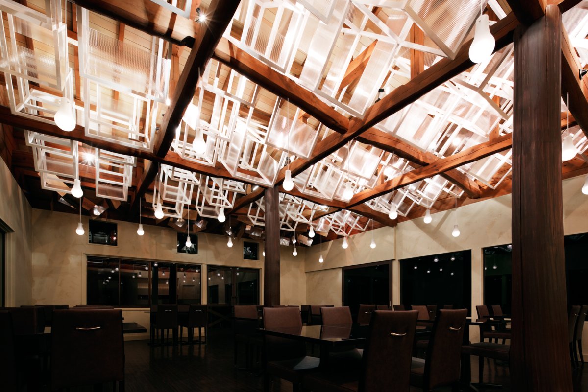 Потолок в ресторане