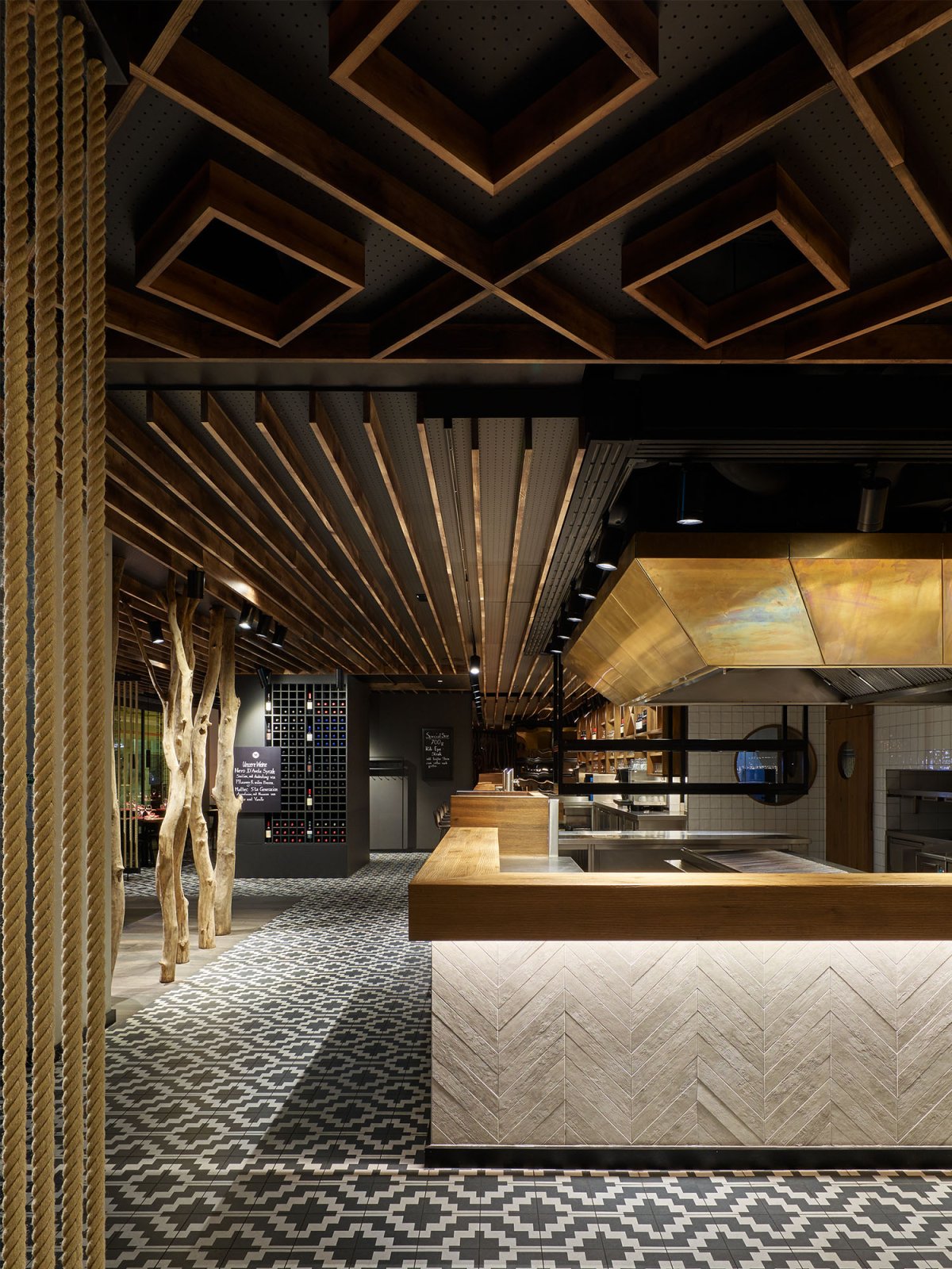 Потолок в ресторане