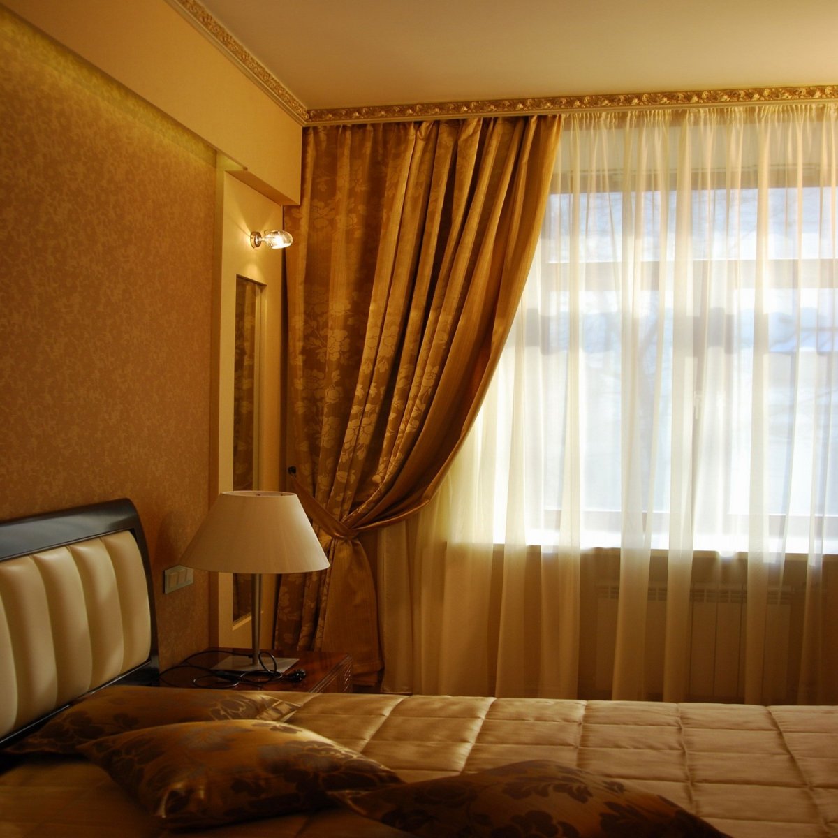 Карниз в комнату