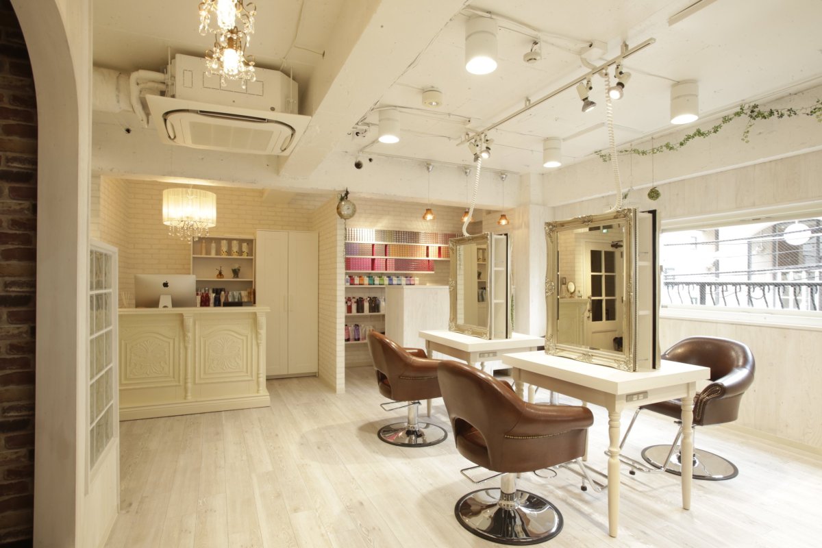 Современный интерьер салона красоты