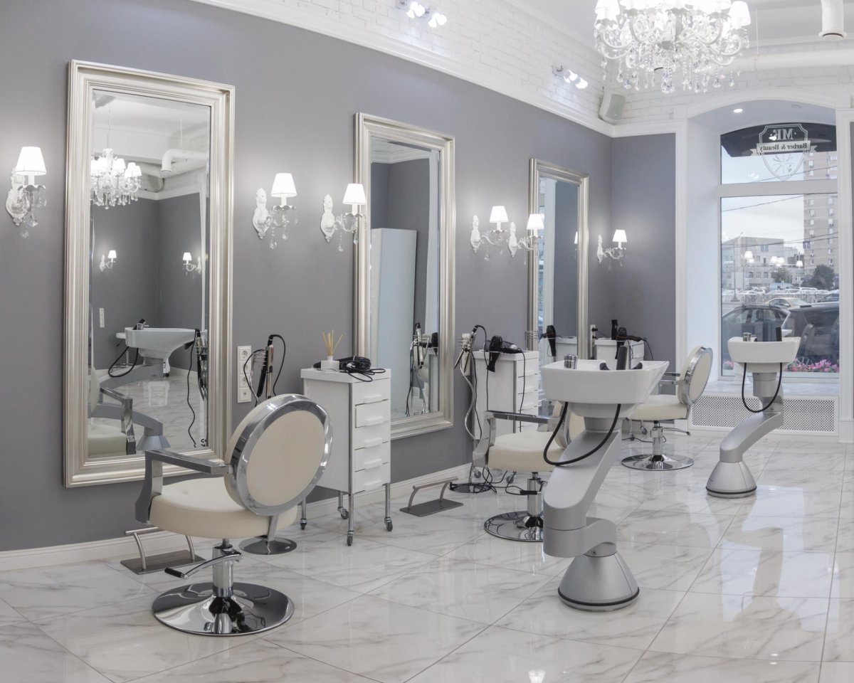 Потолок в салоне красоты