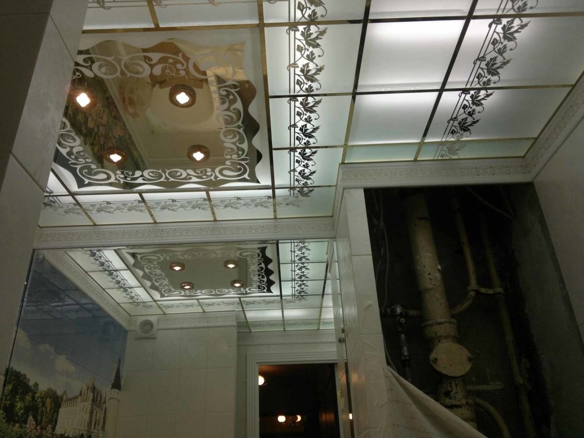 Потолок из оргстекла с подсветкой