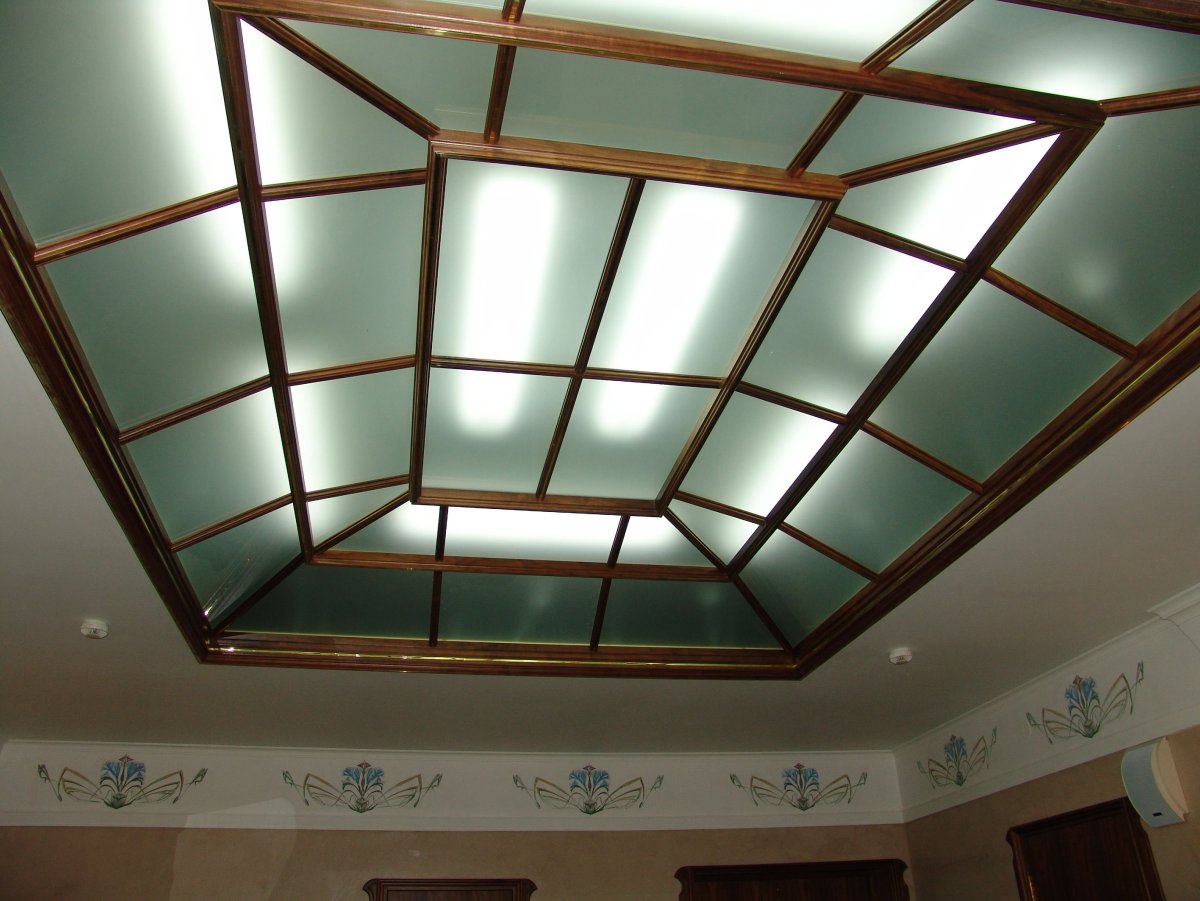 Стеклянный подвесной потолок