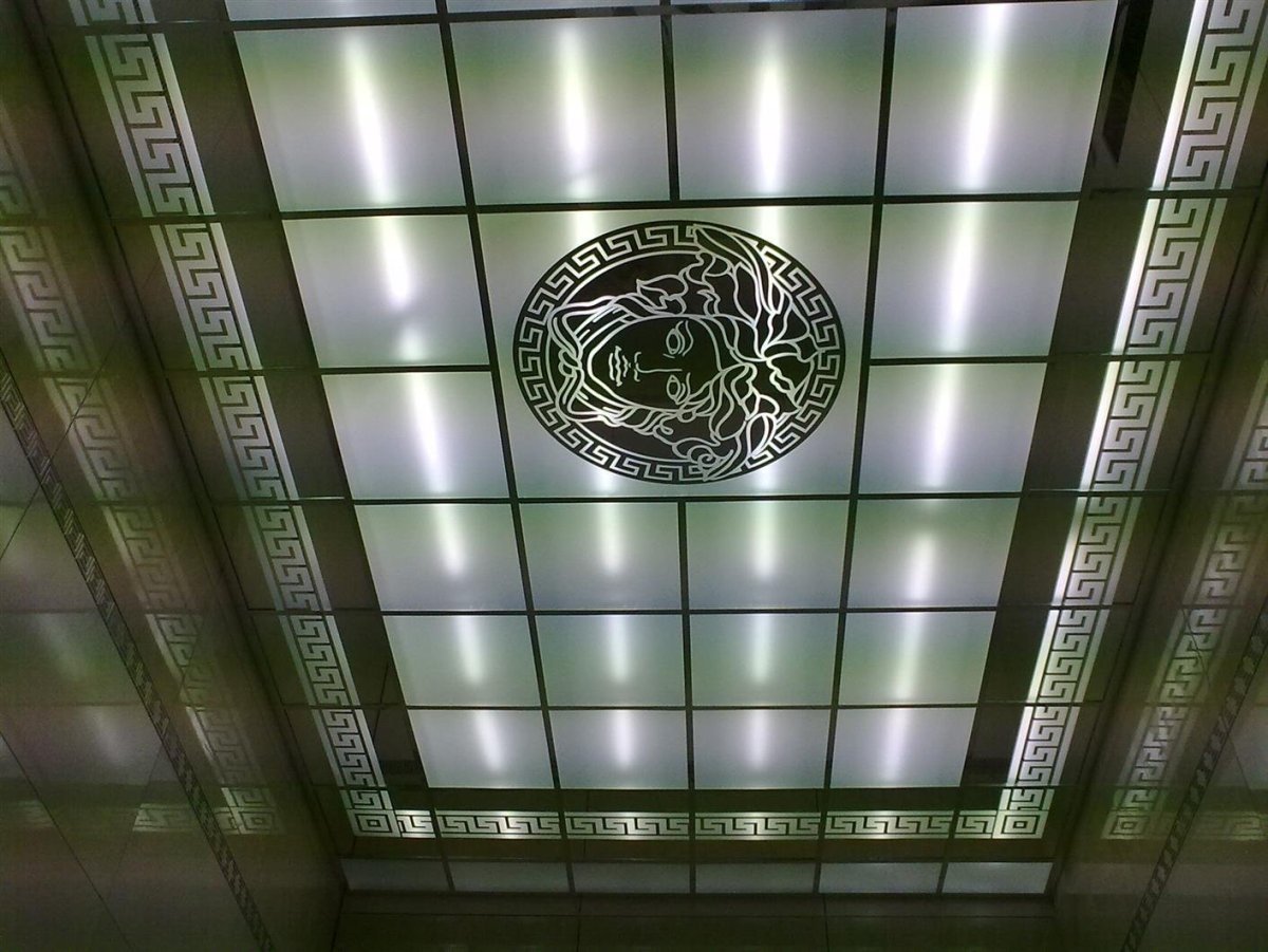 Стеклянный потолок с подсветкой