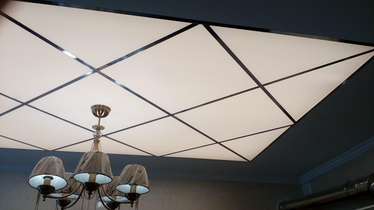 Стеклянный потолок с подсветкой