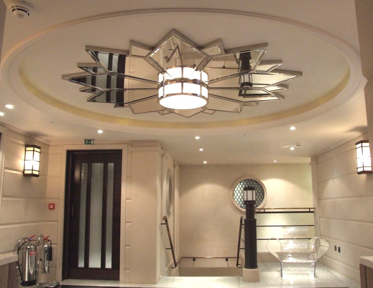 Потолок из зеркала