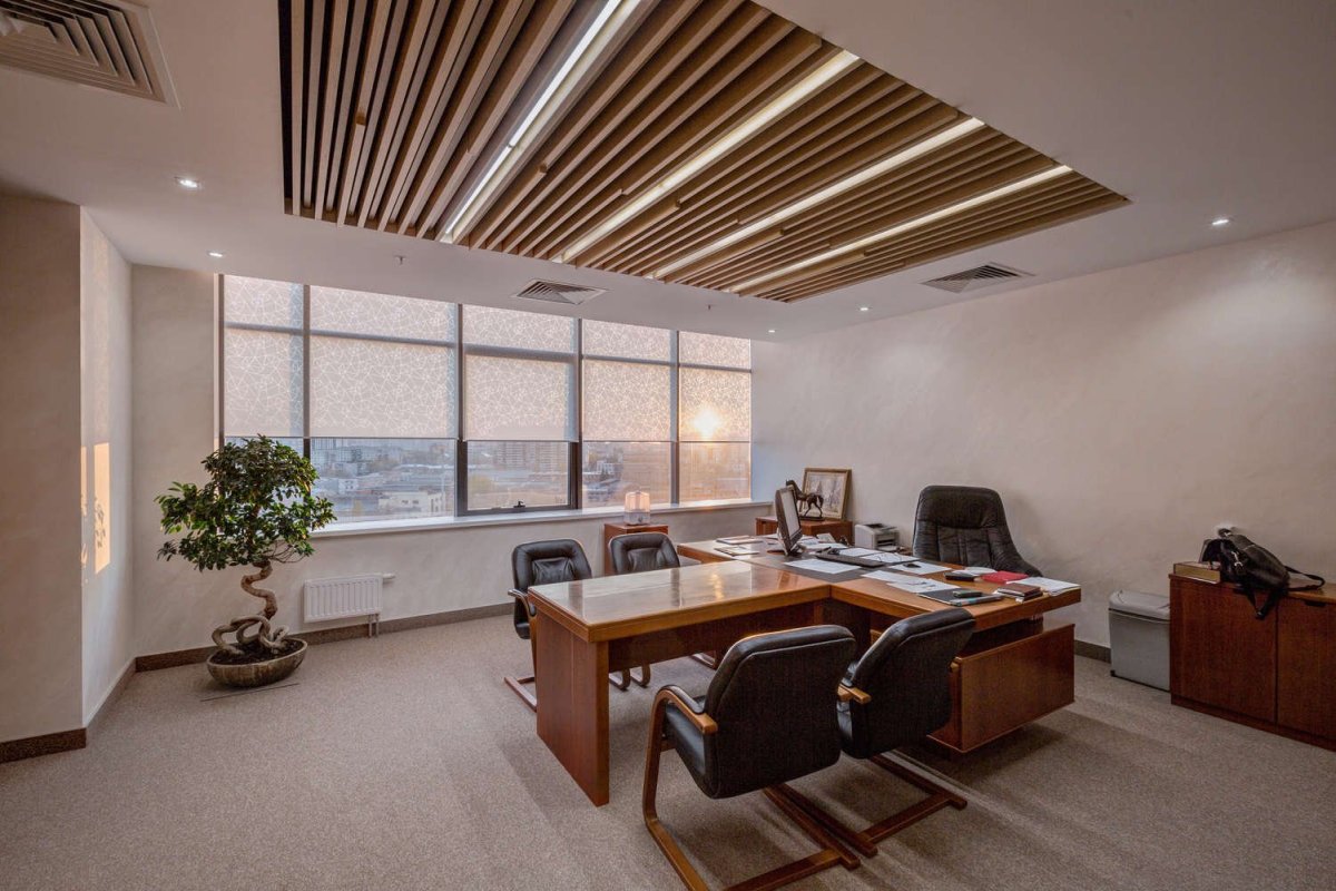 Потолок в офисе