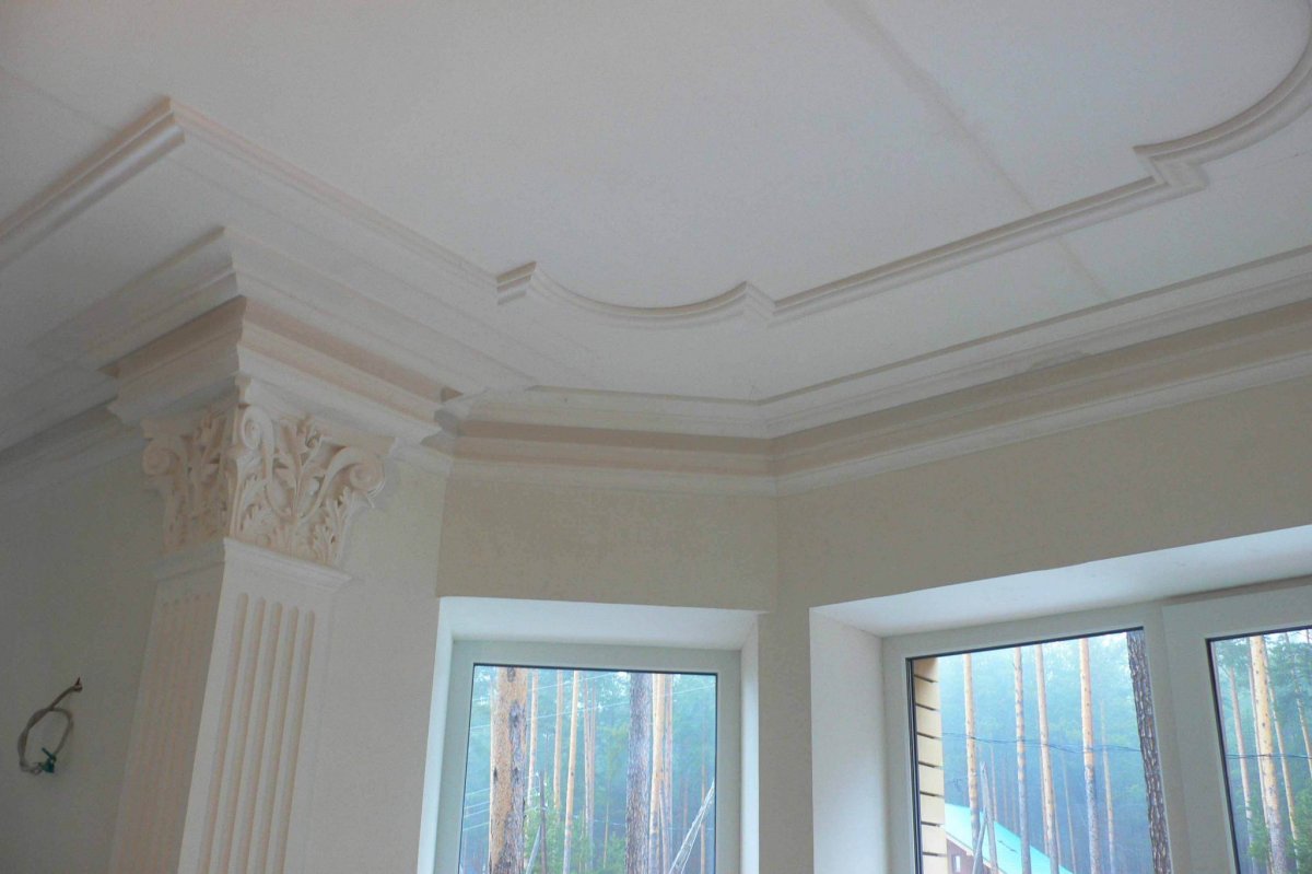 Плинтус для натяжного потолка резиновый