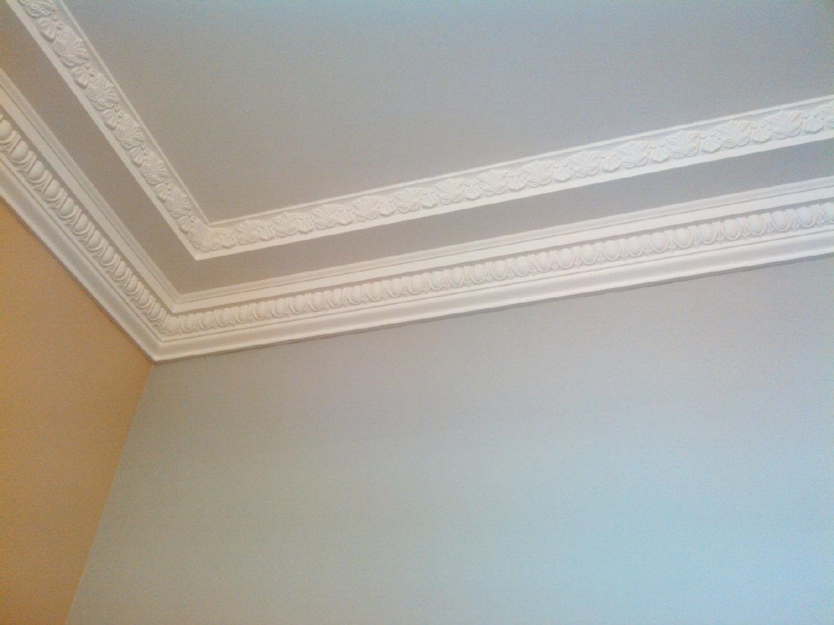 Плинтус для натяжного потолка