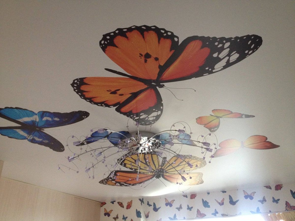 Декор из бабочек