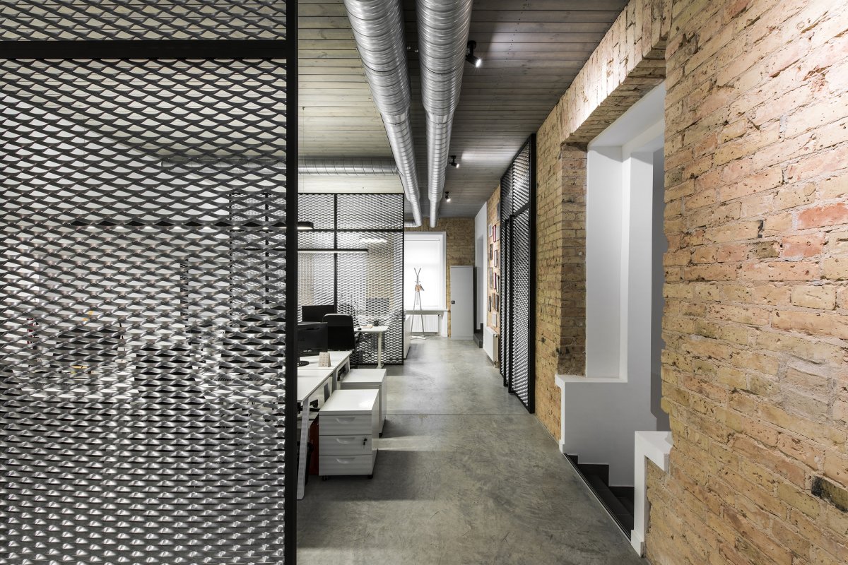 Серый потолок