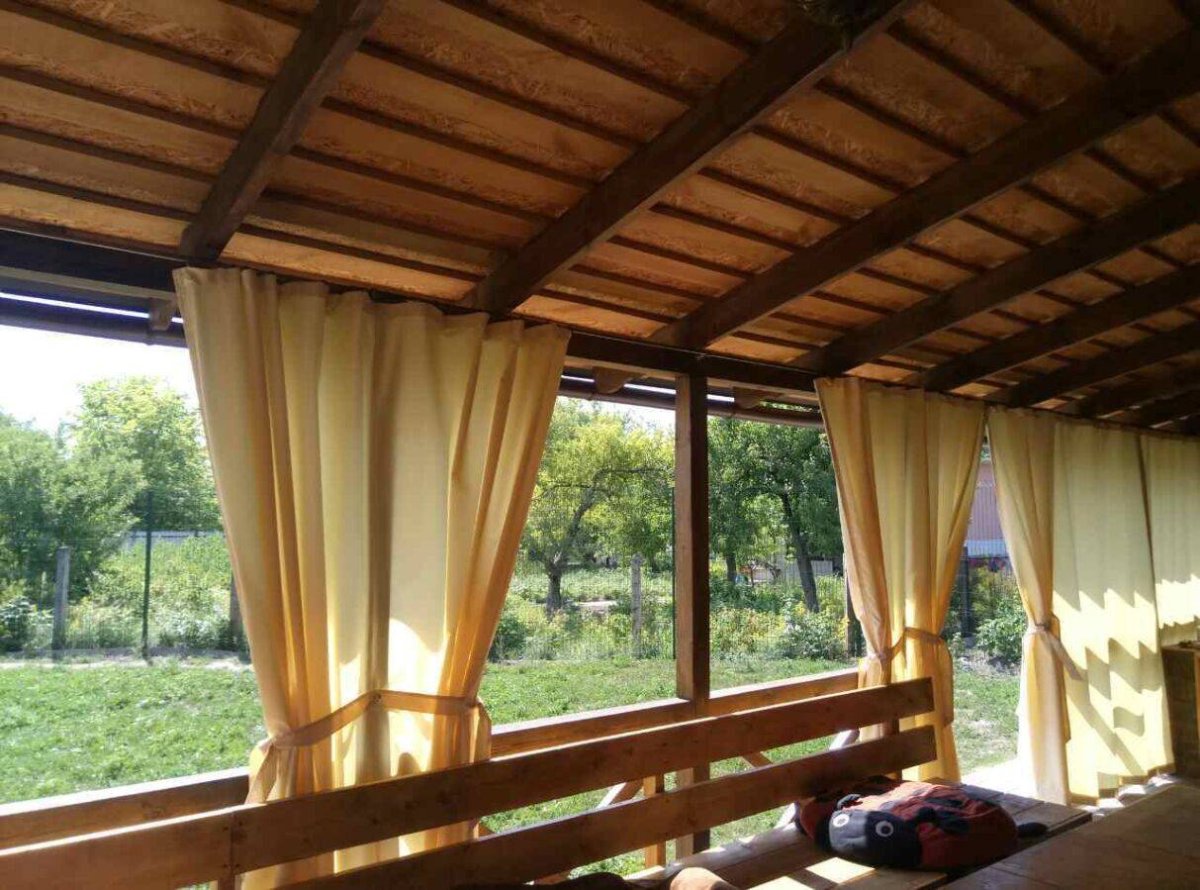 Потолок из природных материалов