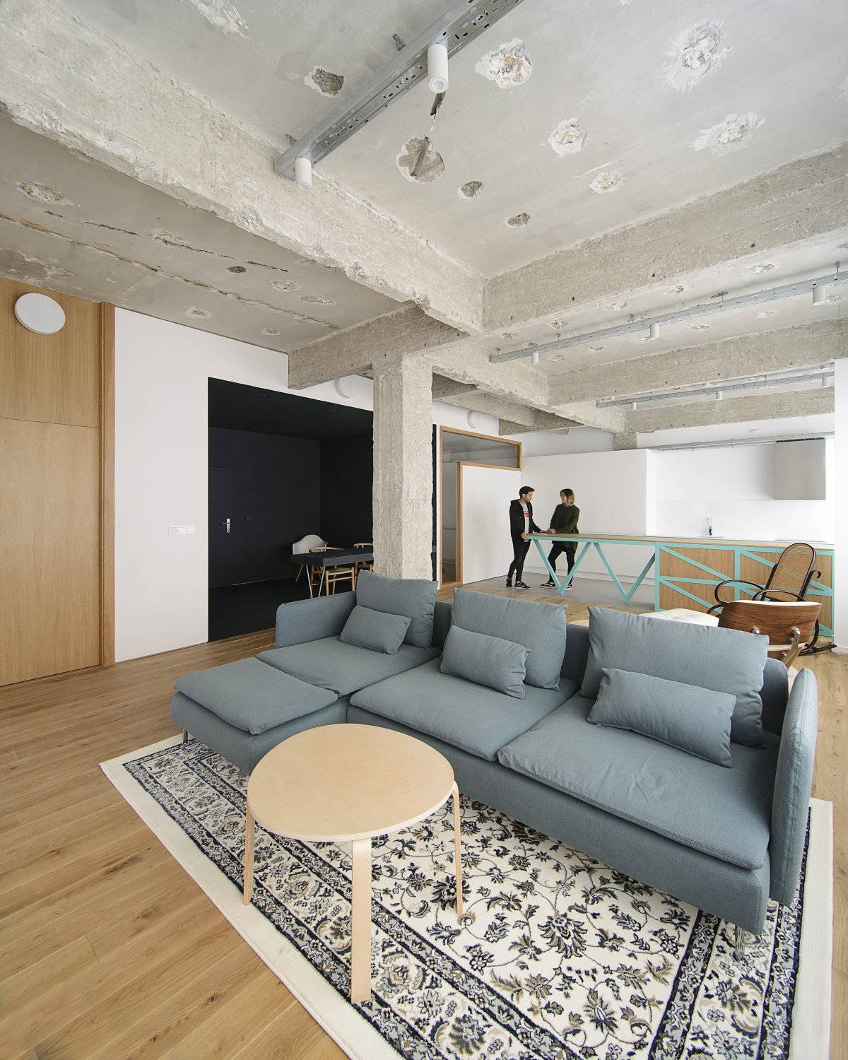 Бетонный потолок лак