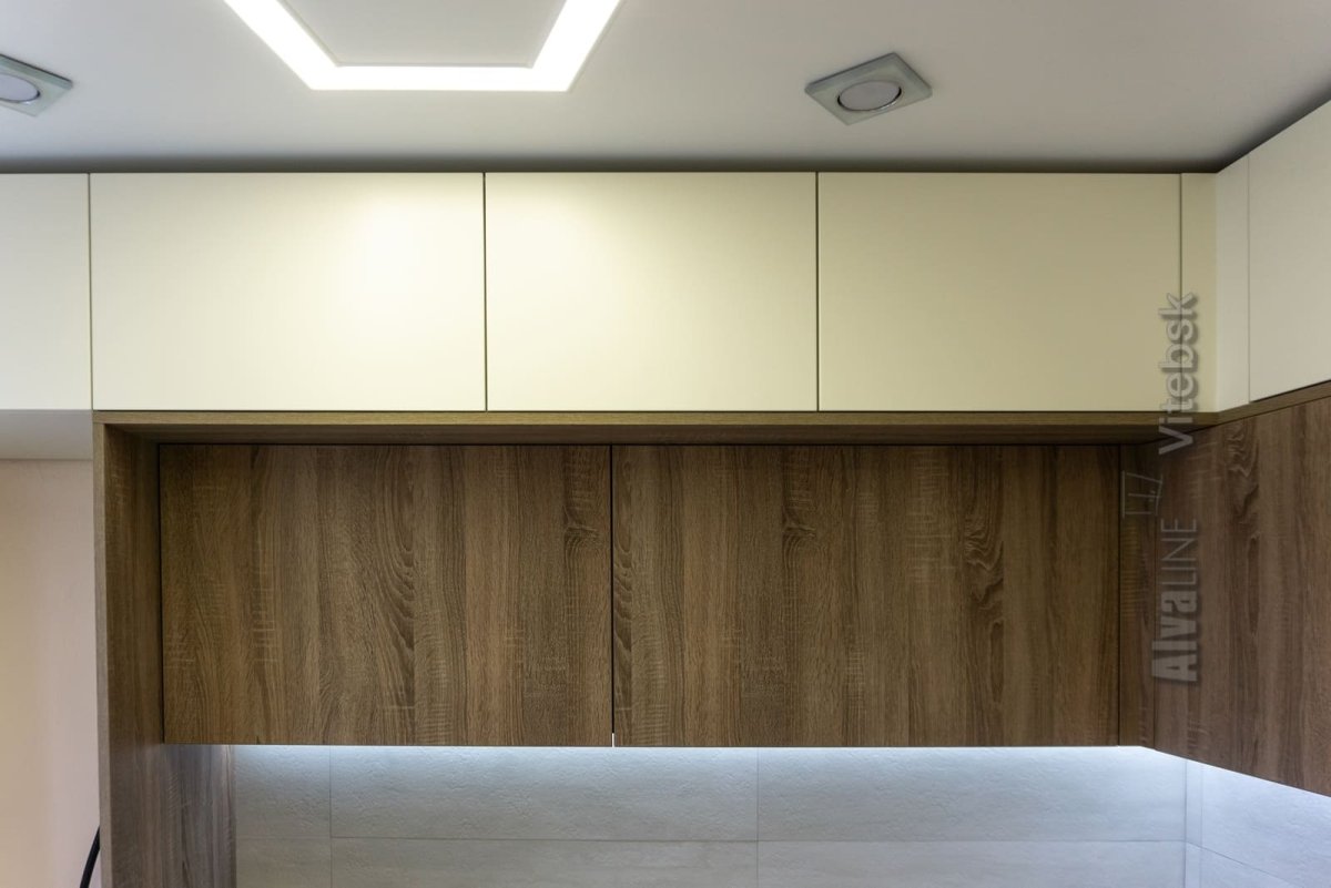 Кухня с антресолями