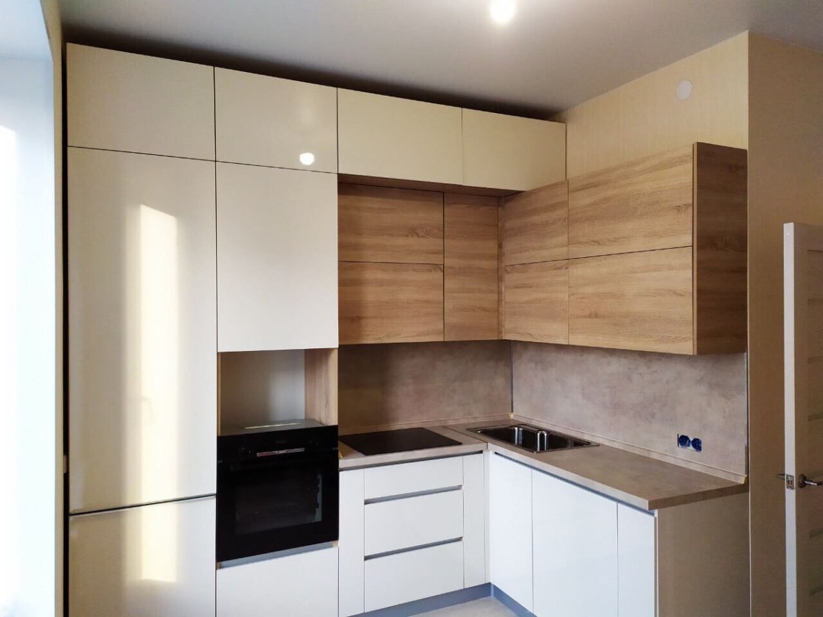 Кухня с антресолями