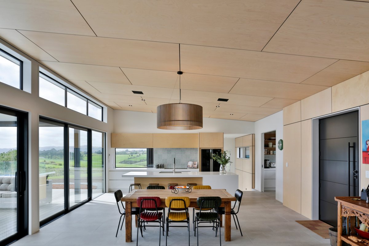 Отделка потолка фанерой с раскладкой