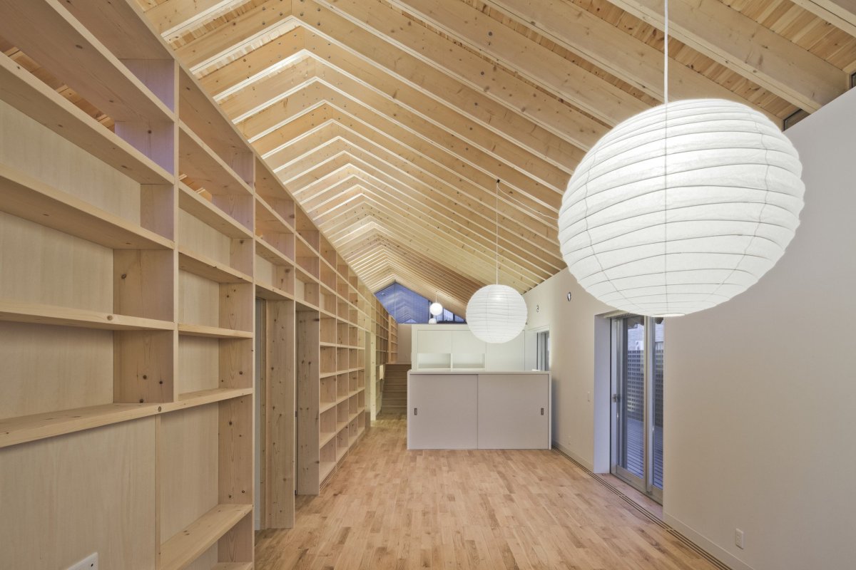 Потолок из фанеры современный