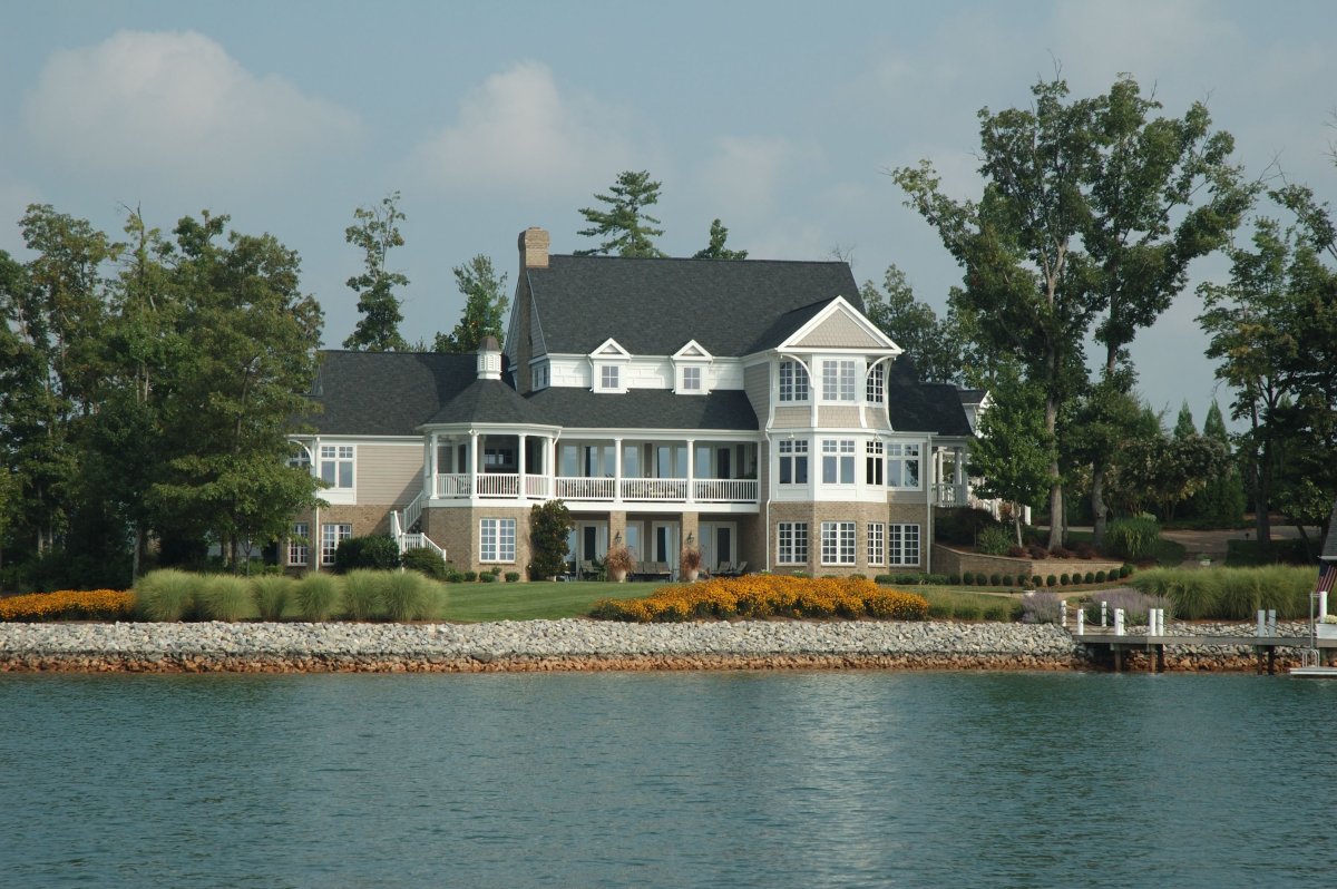 Коттедж на берегу озера в Финляндии