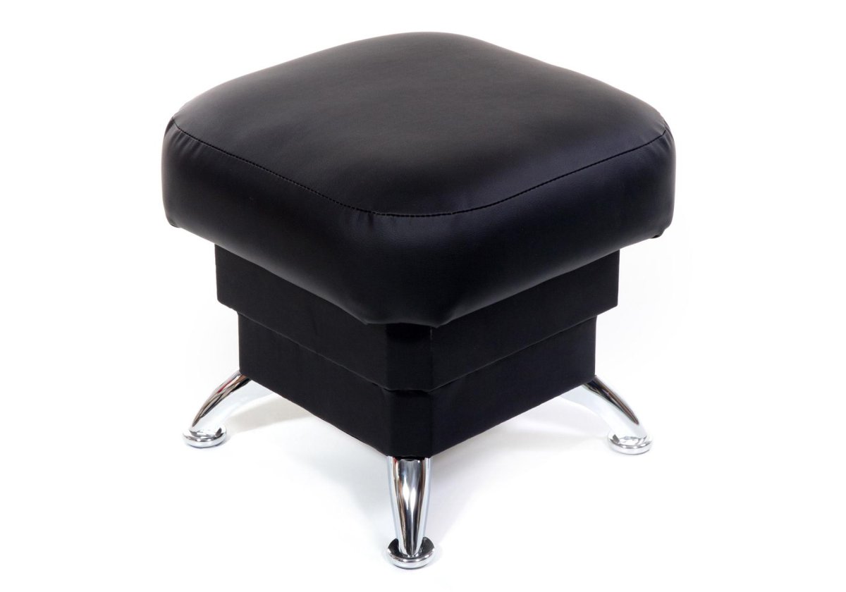 Пуфик в прихожей в интерьере