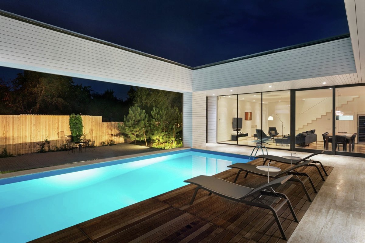 Вилла с бассейном внутри