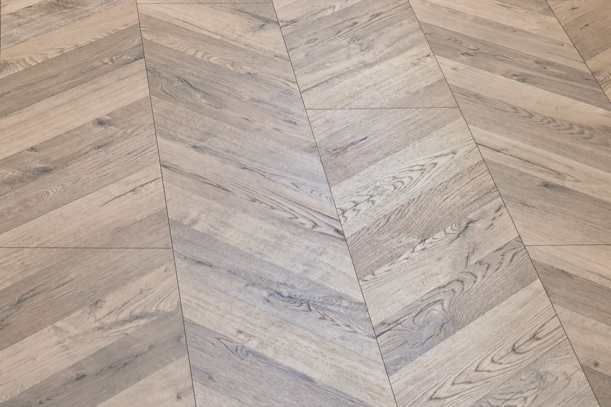 Ламинат выложенный елочкой