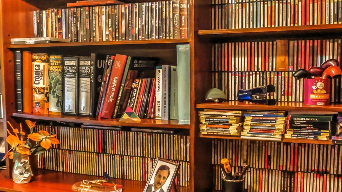 Обои с книжными полками