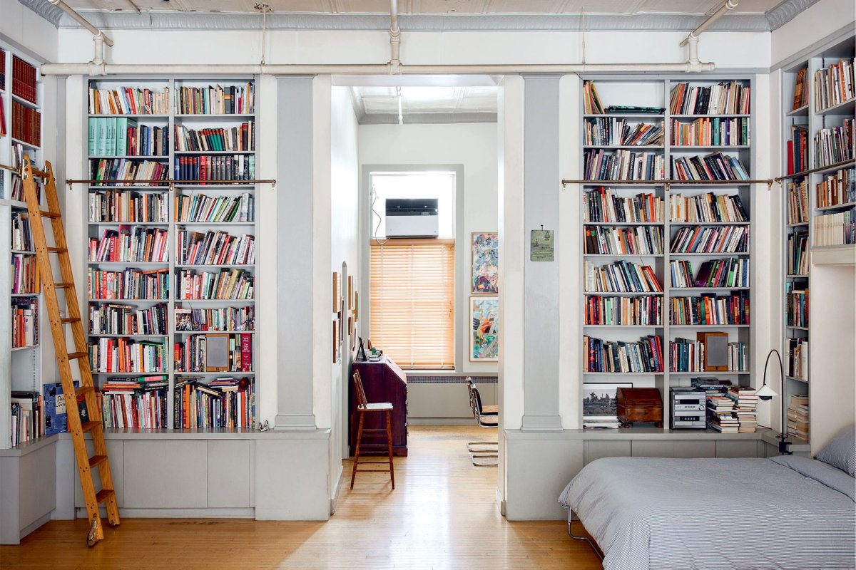 Окно в библиотеке