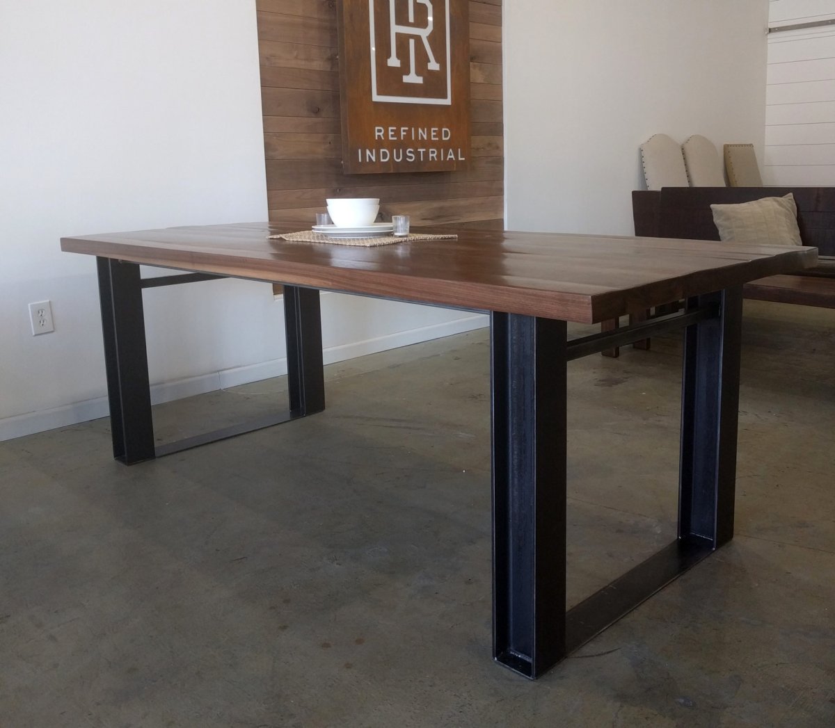 Обеденный стол в стиле Индастриал