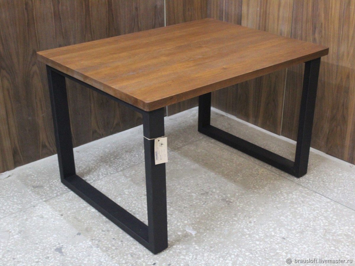 Обеденный стол лофт в маленьком доме