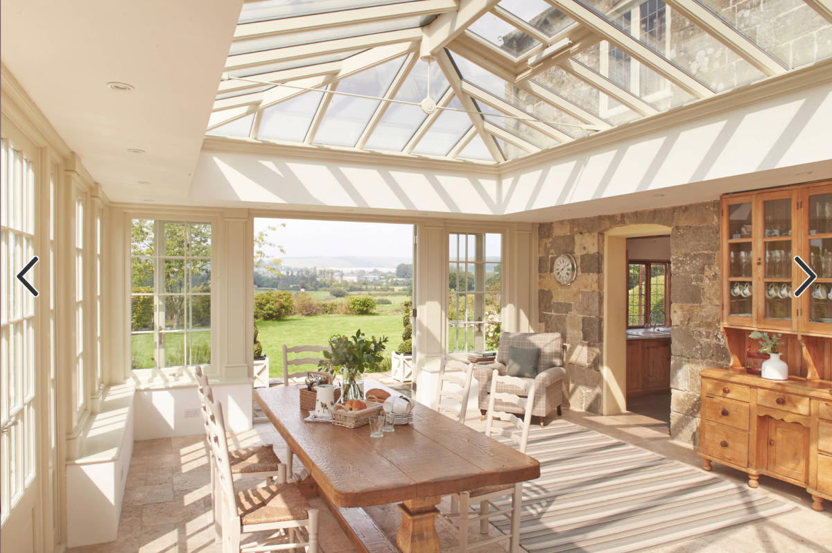 Застекленная деревянная веранда