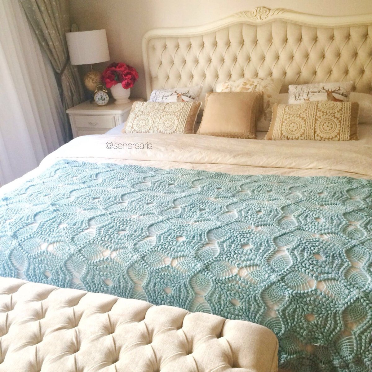 Кровать в стиле Сканди