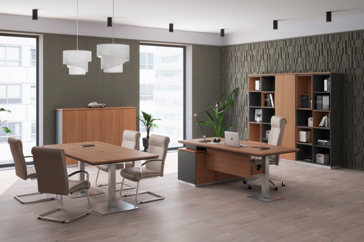 Офис со светлой мебелью