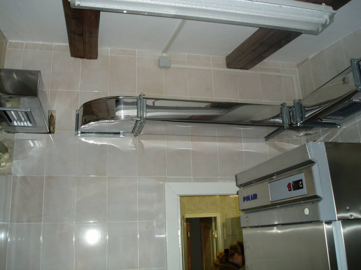 вытяжка для кухни натяжной потолок