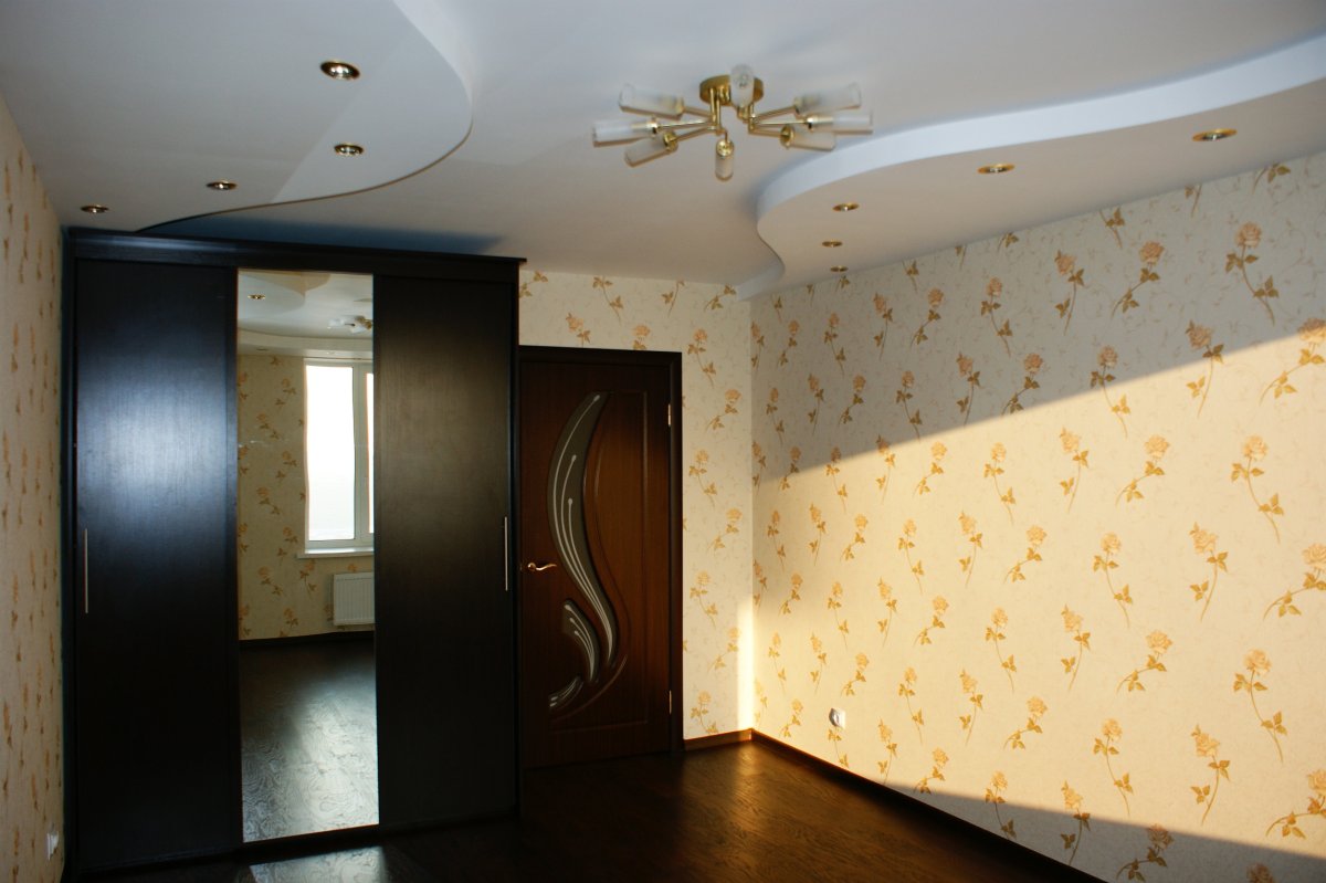 Оклеивание обоев