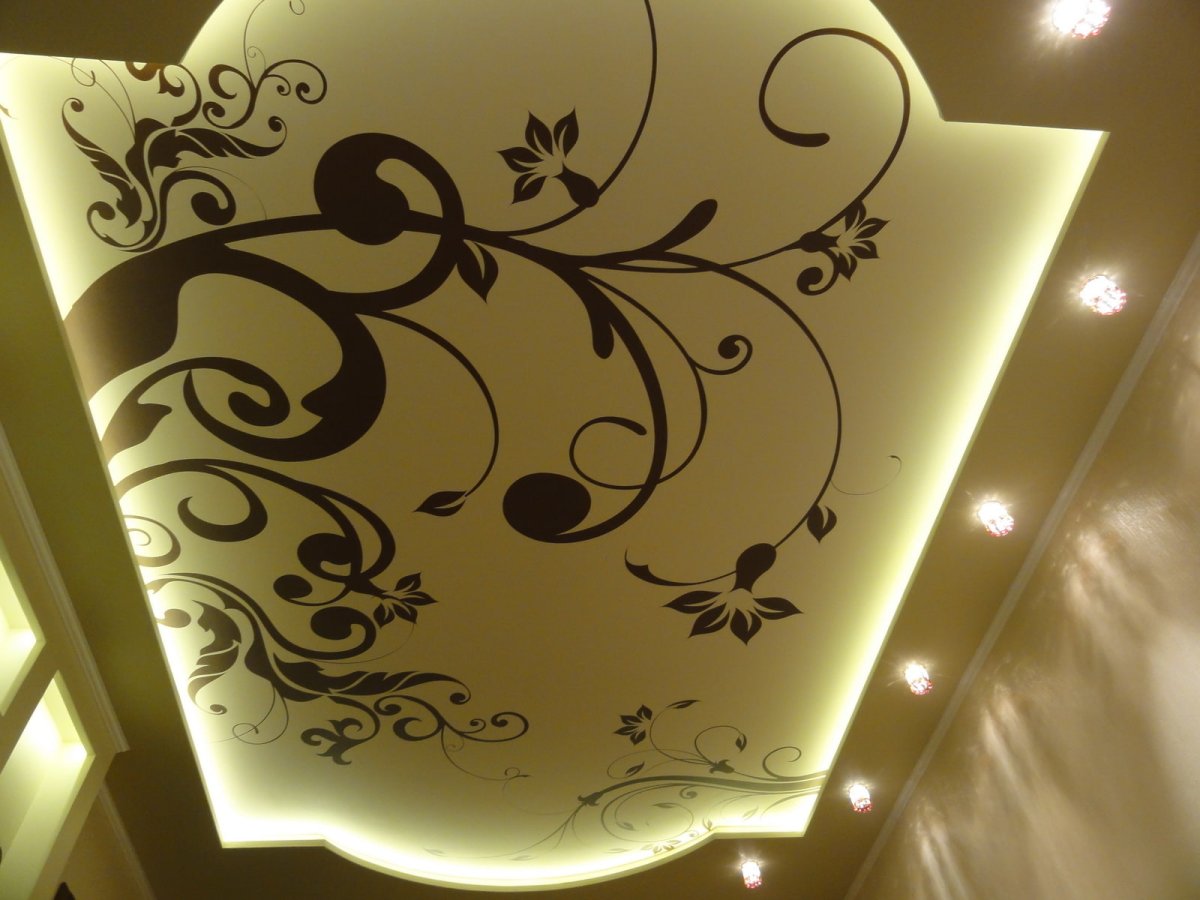 Натяжные потолки с орнаментом